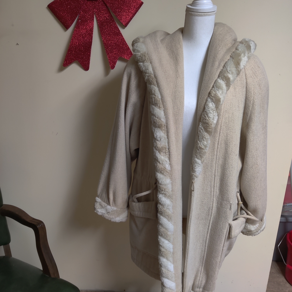 New York Classics  Cream Women's Hooded Jacket Size 15)16